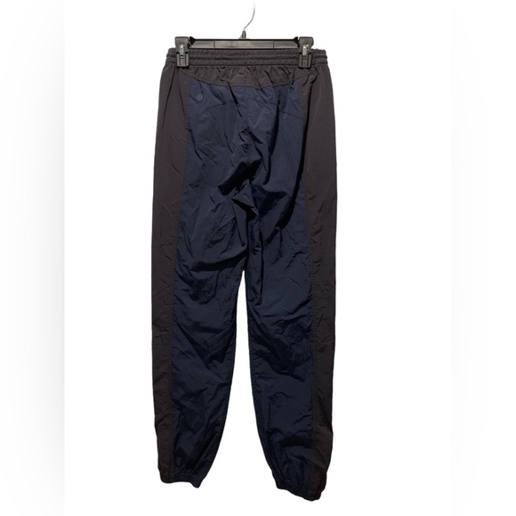 Lululemon Windbreaker Joggers  size 4 - Picture 2 of 4